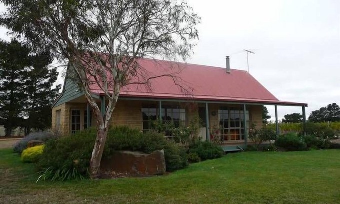 Mount Egerton Cabaña | Sherwood Grange Retreat "Moonlight Cottage"