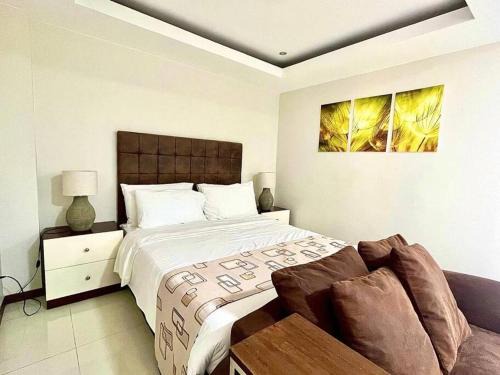 Malabanias Apartamento | Sheryll Escapes - 214 La Grande Studio, comfy hotel amenities with Netflix!