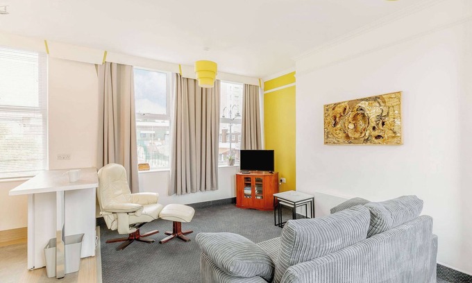 Halifax Cabaña | Shibden Suite - UK38332