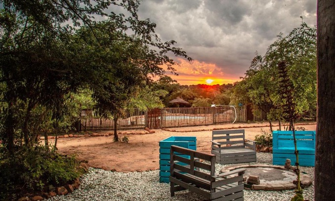 Thorny Bush Game Reserve Otro | Shik Shack Backpackers