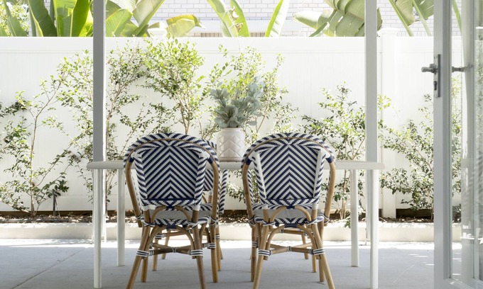 Bouvet Island Casa | SHILOH HOUSE - Apartment 1 The downstairs half of this magnificent Queenslander