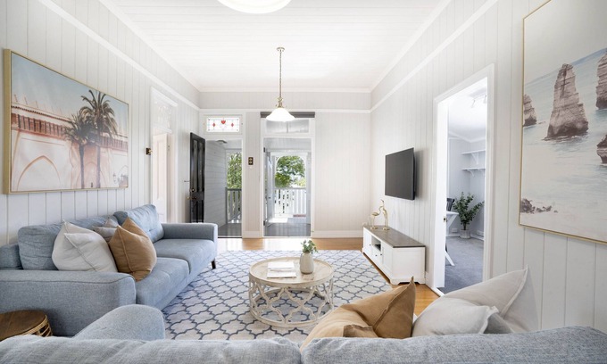 Wynnum Casa | Shiloh House - Apartment 2 - upstairs half of this magnificent Queenslander