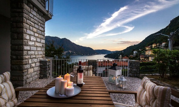 Moltrasio Apartamento | A two-bedroom spacious apartment with unrivaled lake views and a garden.