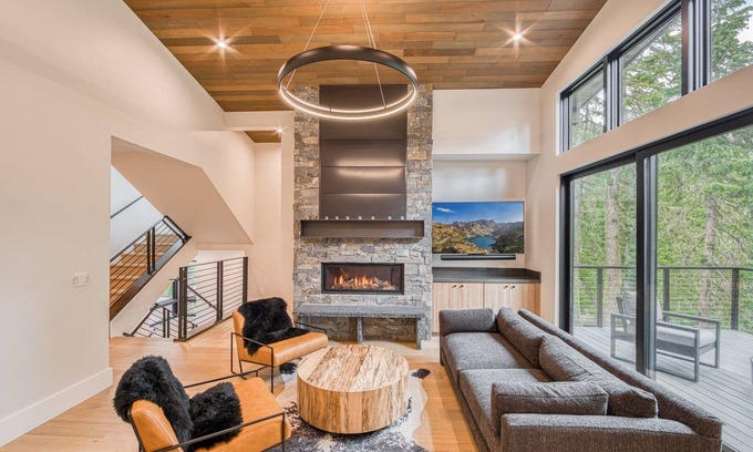 Alpine Meadows Casa | Shining Creek at Alpine Meadows by Tahoe Getaways - 4 BR w Creek Views, Hot Tub & Ski Shuttle!