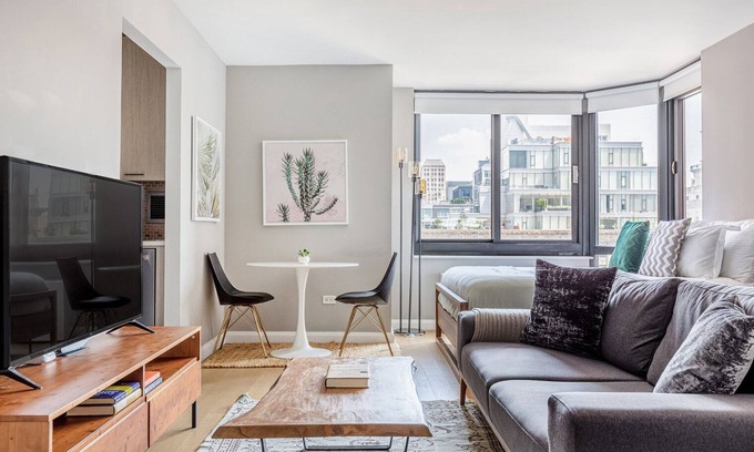 Tribeca Apartamento | Shining Tribeca Studio w/ Indoor pool + Gym by Blueground