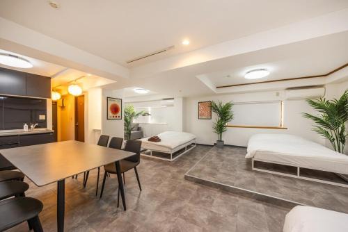 Shinjuku Apartamento | Shinjuku 13 min Up to 8 people 60 sqm Full renovation Roppongi and Tsukiji direct access Family group 7 min to Ochiai Minami Nagasaki Station