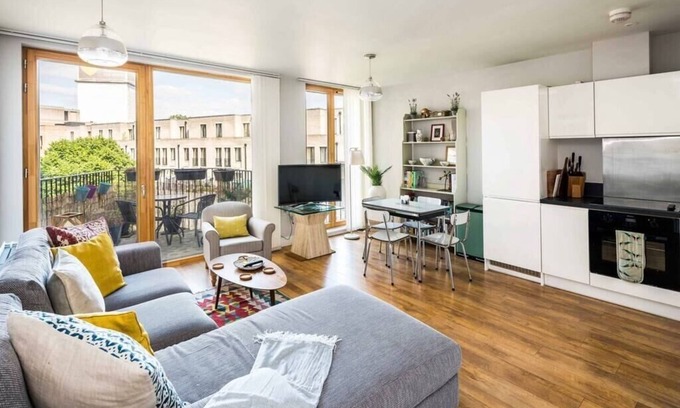 Notting Dale Apartamento | Shiny and Comfy stay with Underground links nearby!