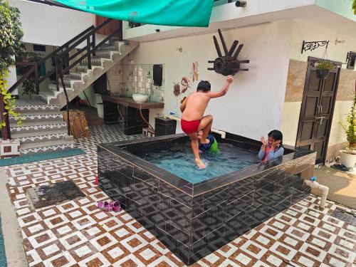 Faizabad Otro | Shobhayan inn, airport railway station pickup free