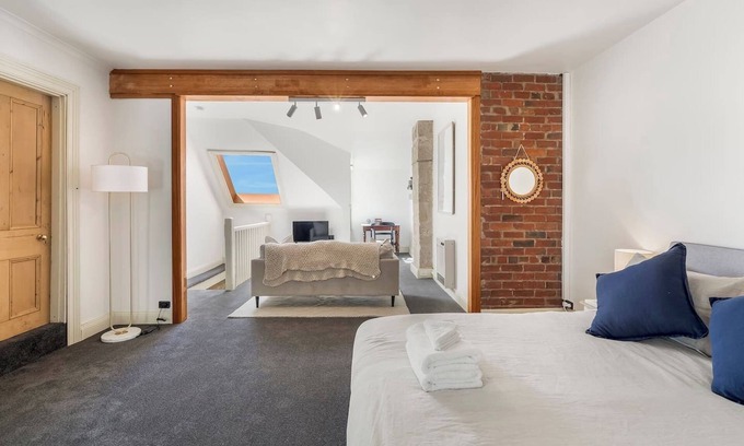 Bellerive Casa | "Shooters Cottage" Circa 1830 Heritage Home