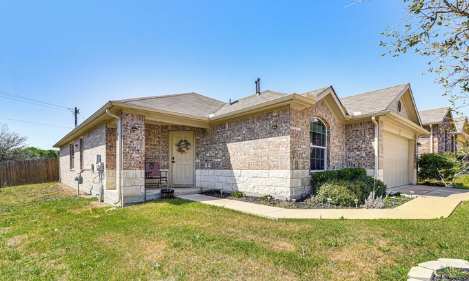 McNeil Casa | Shop, Dine & Unwind: Pet-Friendly Home in Austin!
