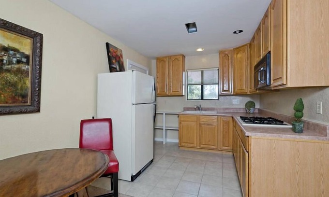 Camarillo Apartamento | Ir de compras, playas, mercados de agricultores, en el corazón del Sur de California