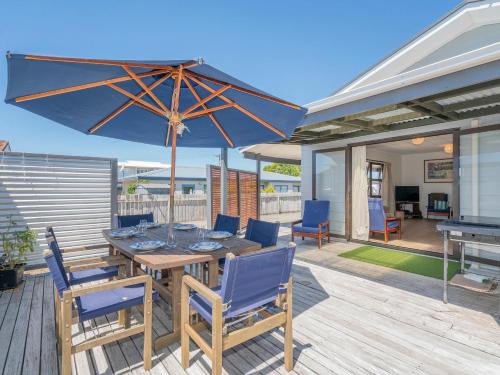 Whangamata Casa | Shore Beats Work - Whangamata Holiday Home
