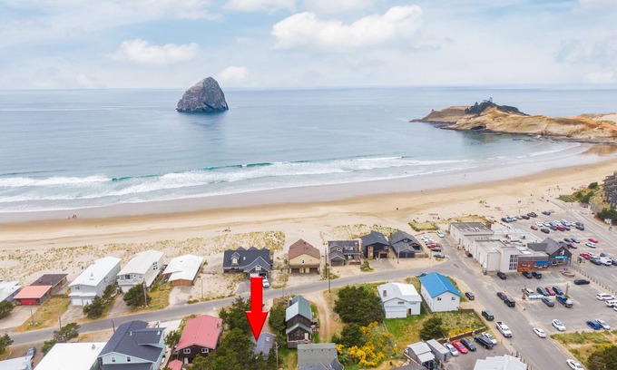 Oregon Coast Casa | Shore Dr. Cottage #105 - Steps to surf & pub. Cute & affordable cabin
