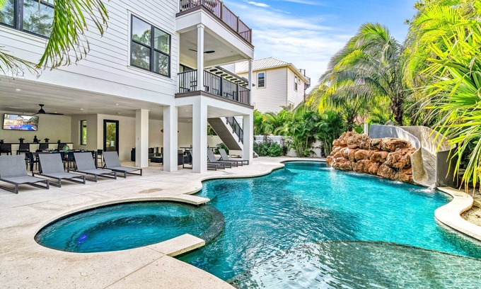 Sarasota Casa | Shore is Something | 5000sqft, Walk to Lido Beach, Bike to St Armand Circle