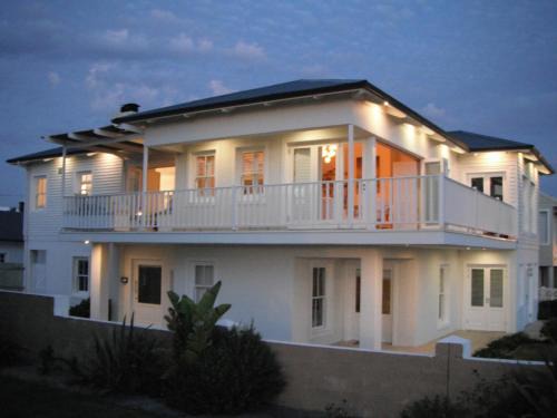 Sandbaai Casa | Shore's Edge Luxury Oceanfront Home