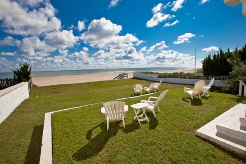 Northeast Virginia Beach Casa | Shoreline Cottage - Oceanfront - North End VB