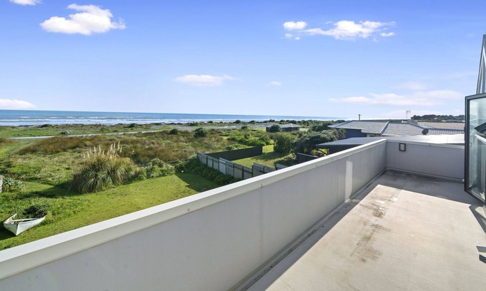 Te Horo Beach Casa | SHORELINE SERENITY – TE HORO BEACH HOLIDAY HOME in Te Horo Beach