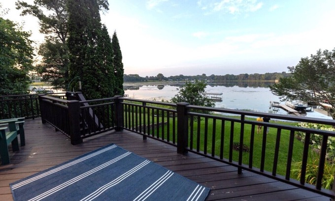 Shoreview Casa | Shoreview Lakeside Cottage