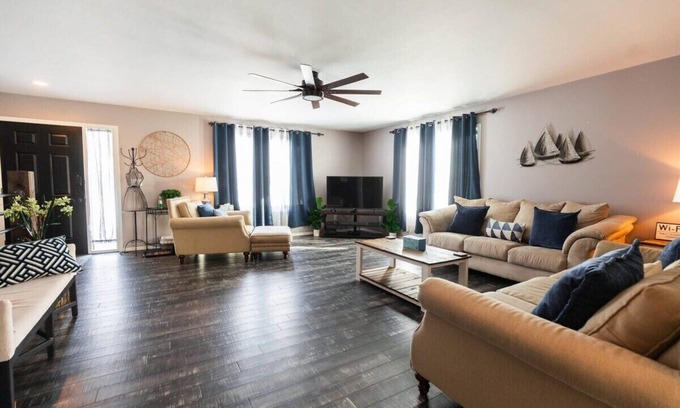 Sioux Falls Casa | Short Drive Away From Sioux Falls Shopping Hotspots