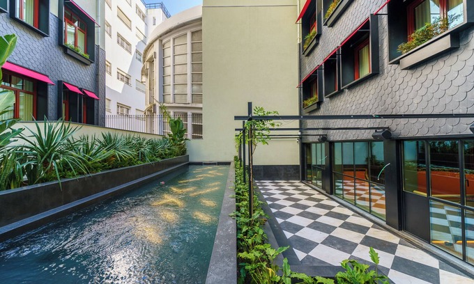 Centro / Baixa Hotel | Short Drive from Francisco Sá Carneiro Airport and Lavadores Beach! Onsite Pool