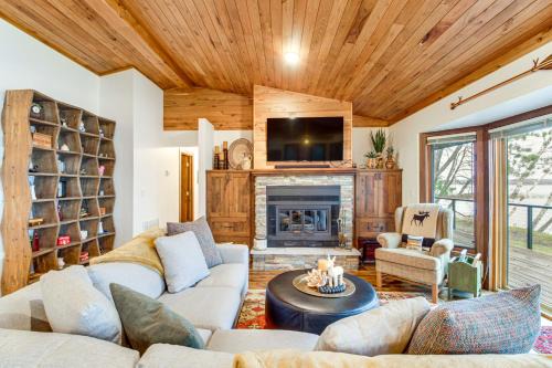 Park Rapids Casa | Short Drive to Itasca State Park - Waterfront Home