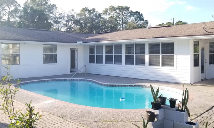 Isle of Palms Casa | Short or Mid term rental, Private pool, minutes to Mayo/Baptist Hospital