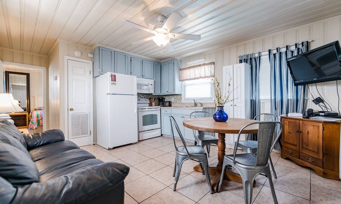Ocean Drive Cabaña | Short walk to Beach, Private poolside cottage-5---- 1 Bed/1 Bath near Main St