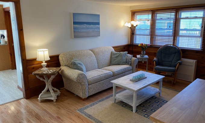 Bass River Casa | Short Walk to Beaches, Restaurants, and Fun. Onsite Putting Green. Sleeps 6-12.