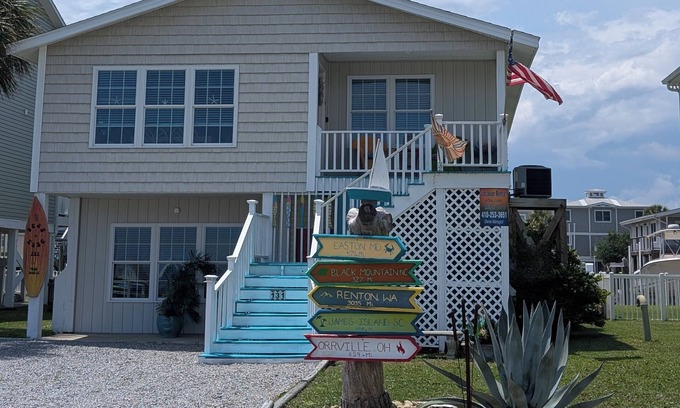 Holden Beach Cabaña | Short walk to the beach Dog friendly too! Docking for boaters!