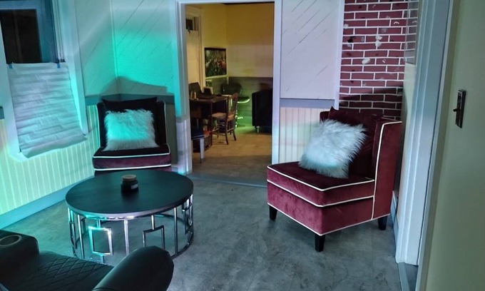 Little City Casa | Showpiece 1 BR Apt, Nice Kit, Laun, LR, Office. Brand new everything. A WOW!
