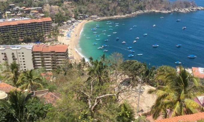 South Shore Hotel Area Condominio | Showstopper 3-bedroom condo with AC & WiFi with phenomenal Mismaloya Bay views