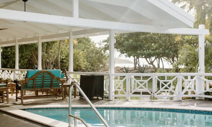 Testman Casa | Shoys Beach House - 5 bedroom villa on the Beach!