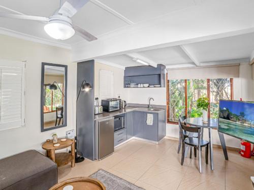 Umhlali Beach Apartamento | Shrimp Lane Cottages, Saw Sea Chalet