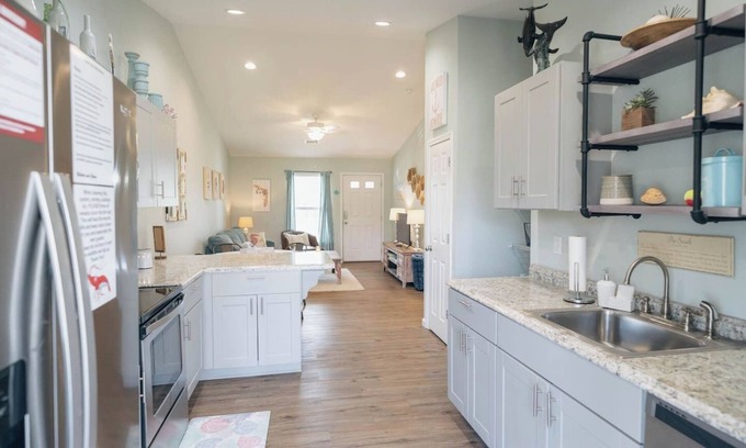 Port St. Joe Casa | Shrimp Shack - Close to Downtown & Beaches - King Bed - Boat Parking - NO Pet Fees !