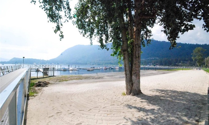 Sicamous Casa | SHUSWAP SOL, ARENA Y SURF !!!