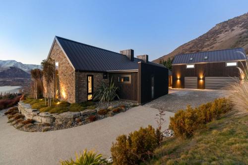 Lake Hayes Casa | Sicilian Luxury Retreat