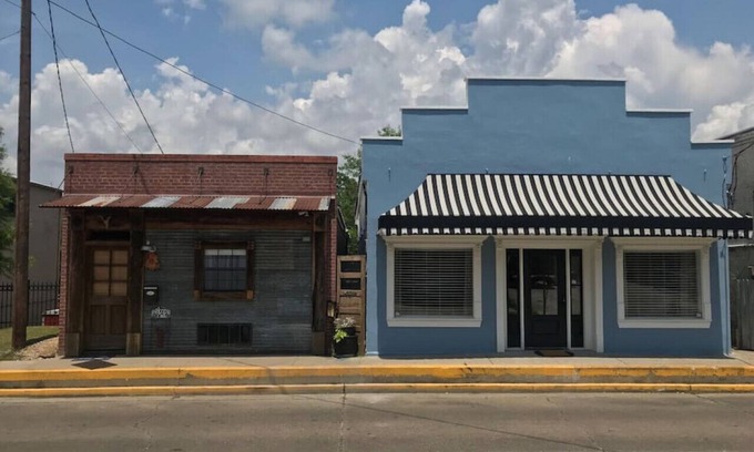 New Iberia Casa | Side-By-Side Both Places, Groups Can Spend More Time Together!