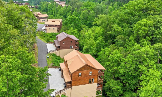 Caton Cabina | Side by Side Cabins - Sleeps 48 - Close to Pigeon Forge - Indoor Pools and Games