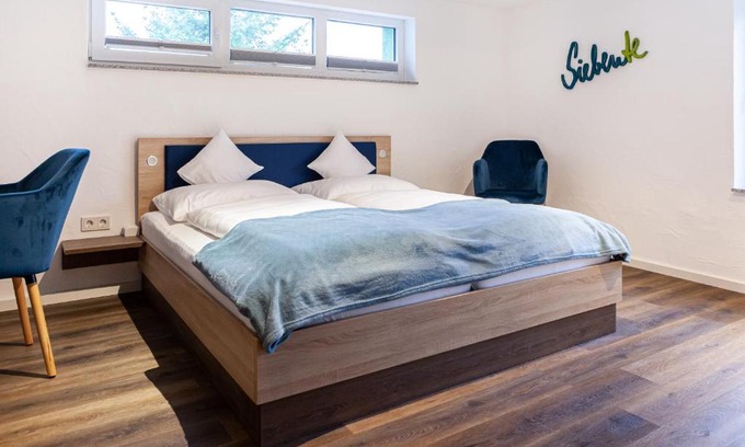 Ellscheid Casa | Siebente - Gästezimmer Gans im Grünen