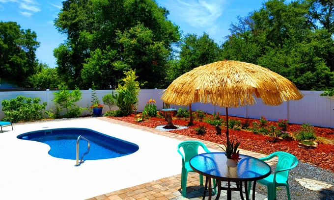 Westside Casa | Sierra Garden with private pool