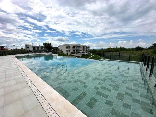 Armenia Apartamento | Sierra real coccora 101 torre 1-Lindo Apartamento cerca al club campestre