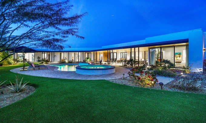 Rancho Mirage Casa | 'Sierra Vista' 7 BR Estate w/ Pickleball!