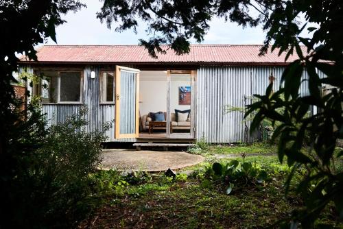 Warburton Casa | Sign Maker's Cottage