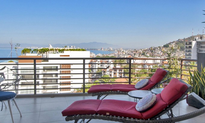 Amapas Condominio | Firma de Pinnacle Modern Corner VIEW Unit 2BD / 2BA