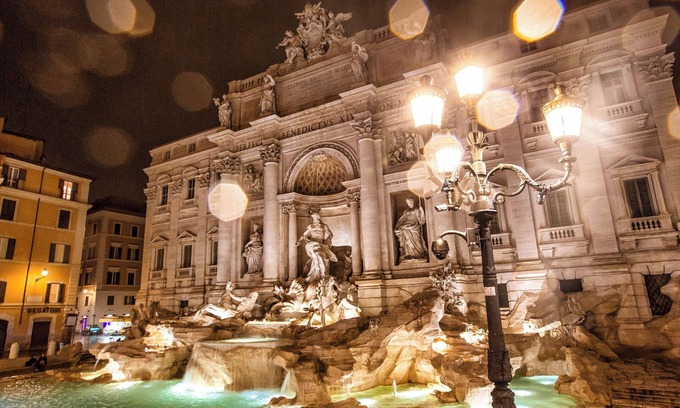 Repubblica Apartamento | Signature luxury equipped with period frescoes-Barberini Square and Via Condotti