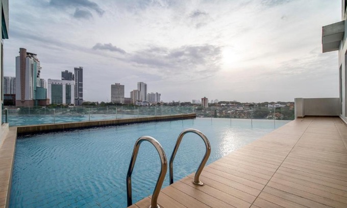 Taman Century Apartamento | Signature Private Pool 16pax KSL Midvalley