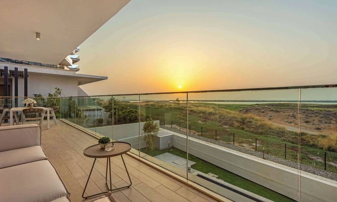 Abu Dhabi Apartamento | Silkhaus Beach Villa | Private Pool | 3BR + Maid