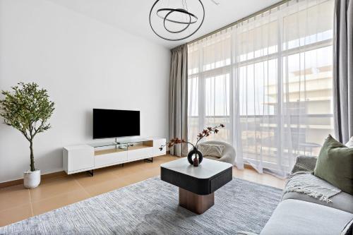 Khalifa City Apartamento | Silkhaus Elite 1BDR Next to Golf Course & Club