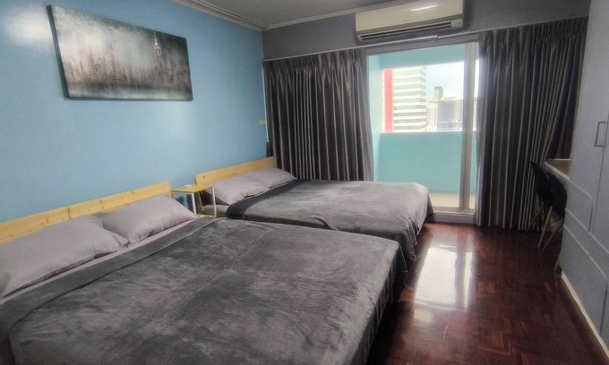 Silom Condominio | Silom room with 2 Queen bed for 4 persons, 300 meter from BTS Chongnonsi station