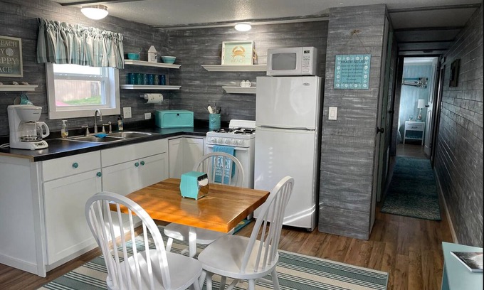 Mears Cabaña | Silver Lake, 2 bedroom 1 bath, short walk to Upper Silver Lake beach access